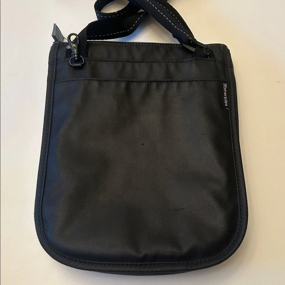 Sherpani Gray and Black Messenger Crossbody Bag - Picture 4 of 4